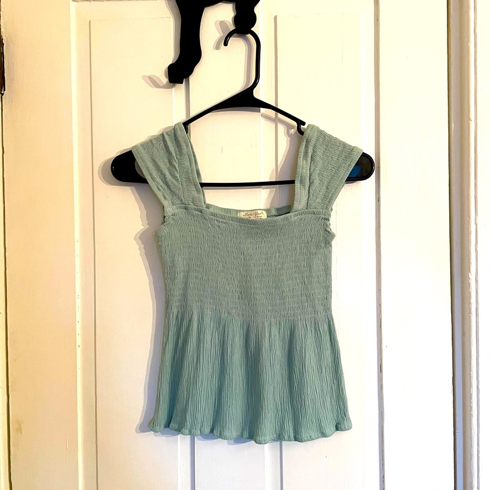 Ultra Flirt Mint Green Smocked Square Neckline Sleeveless Juniors Top Size Small